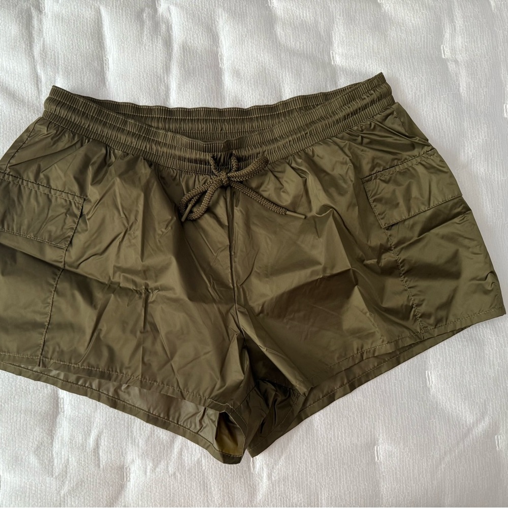 Olive Green Women's short Shorts cargo parachute with pockets size medium